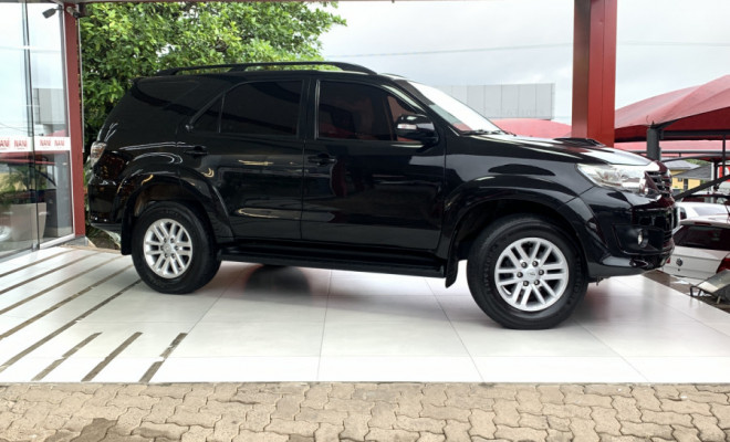 Toyota Hilux SW4 SRV D4-D 4x4 3.0 TDI Dies. Aut 2015 Diesel-1