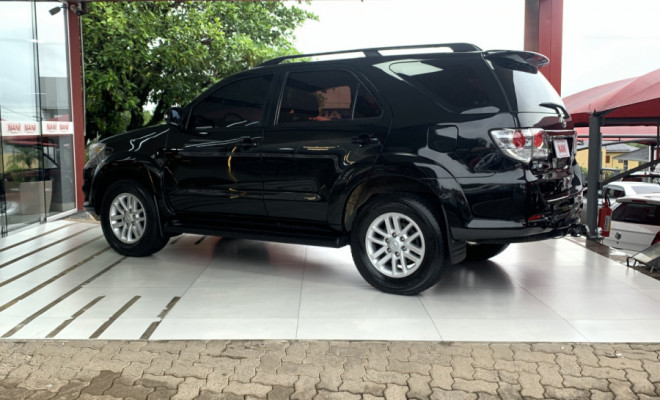 Toyota Hilux SW4 SRV D4-D 4x4 3.0 TDI Dies. Aut 2015 Diesel-4