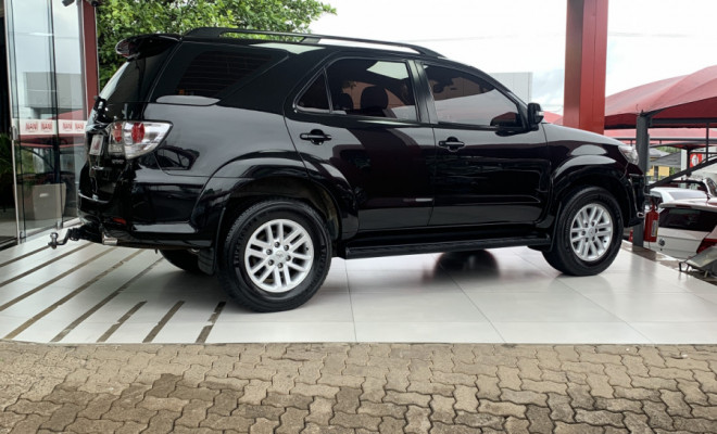 Toyota Hilux SW4 SRV D4-D 4x4 3.0 TDI Dies. Aut 2015 Diesel-2