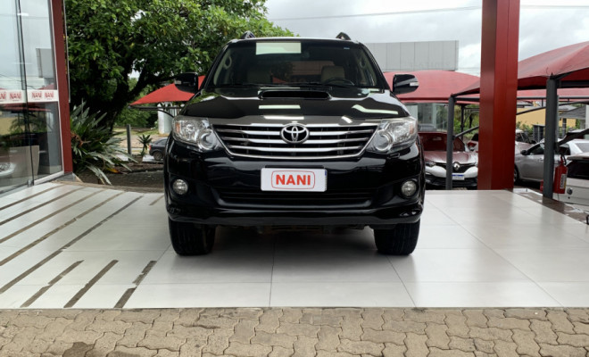 Toyota Hilux SW4 SRV D4-D 4x4 3.0 TDI Dies. Aut 2015 Diesel-0