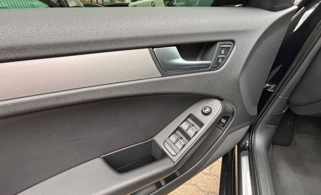 Audi A4 2.0 16V TFSI 183/180cv Multitronic 2011 Gasolina-11