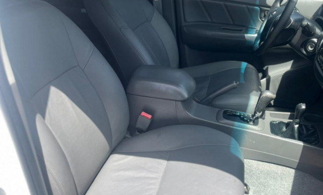 Toyota Hilux CD SRV 4x4 2.7 Flex 16V Aut. 2015 Flex-12