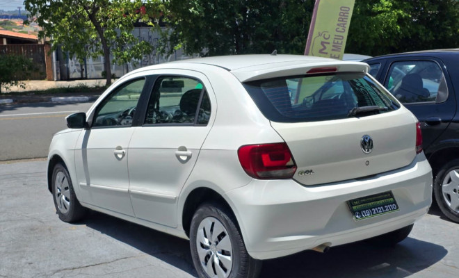 VW - VolksWagen Gol (novo) 1.0 Mi Total Flex 8V 4p 2013 Flex-4