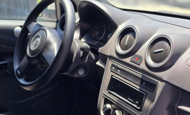 VW - VolksWagen Gol (novo) 1.0 Mi Total Flex 8V 4p 2013 Flex-2