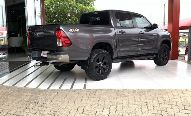 Toyota Hilux CD SRV 4x4 2.8 TDI Diesel Aut. 2016 Diesel-2