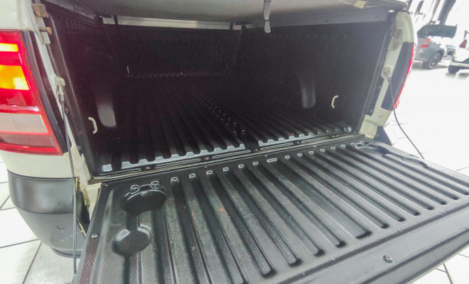 VW - VolksWagen Saveiro Robust 1.6 Total Flex 16V  2023 Flex-6