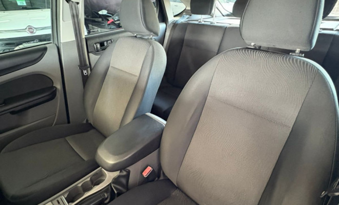 Ford Focus 1.6 S/SE/SE Plus Flex 8V/16V  5p 2010 Flex-4