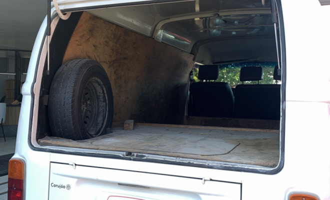 VW - VolksWagen Kombi Furgão 1.4 Mi Total Flex 8V 2012 Flex-9