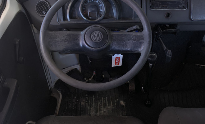 VW - VolksWagen Kombi Furgão 1.4 Mi Total Flex 8V 2012 Flex-6