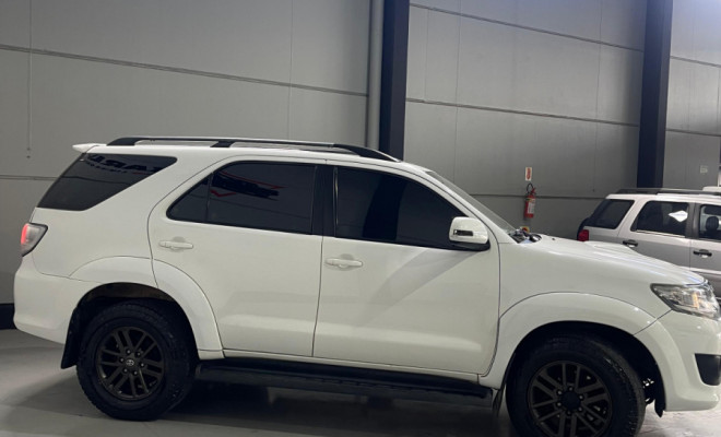 Toyota Hilux SW4 SRV D4-D 4x4 3.0 TDI Dies. Aut 2014 Diesel-3