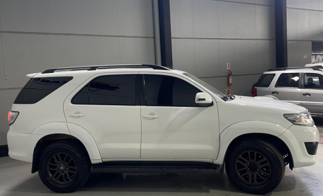 Toyota Hilux SW4 SRV D4-D 4x4 3.0 TDI Dies. Aut 2014 Diesel-2