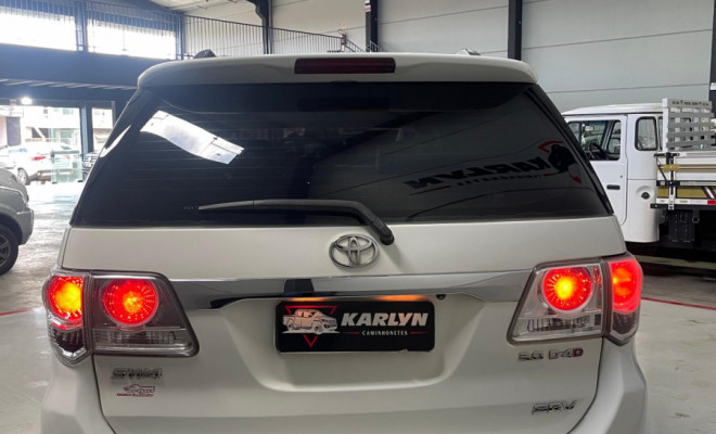 Toyota Hilux SW4 SRV D4-D 4x4 3.0 TDI Dies. Aut 2014 Diesel-7