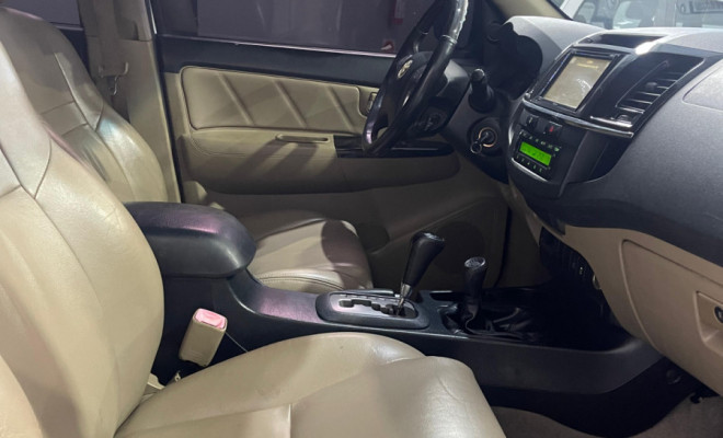 Toyota Hilux SW4 SRV D4-D 4x4 3.0 TDI Dies. Aut 2014 Diesel-1