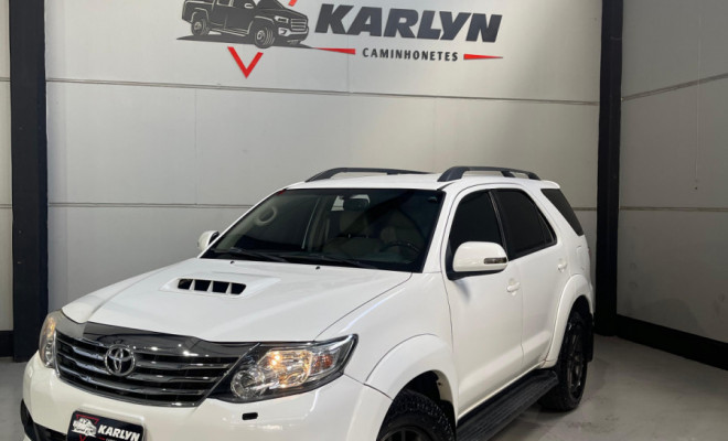 Toyota Hilux SW4 SRV D4-D 4x4 3.0 TDI Dies. Aut 2014 Diesel