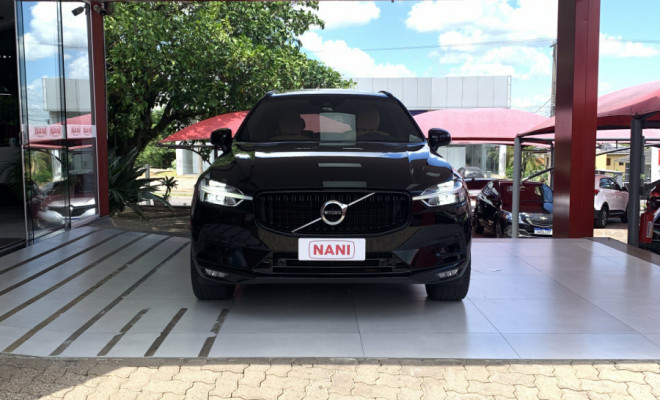 Volvo XC 60 D-5 MOMENTUM 2.0 AWD Diesel 5p 2020 Diesel-0