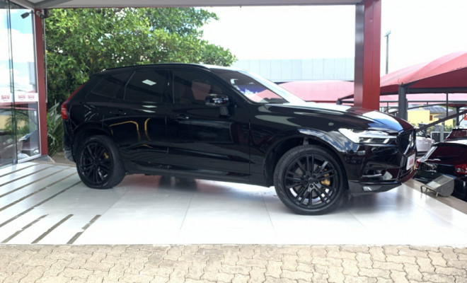 Volvo XC 60 D-5 MOMENTUM 2.0 AWD Diesel 5p 2020 Diesel-1