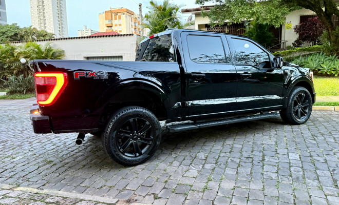Ford F-150 Lariat 4x4 5.0 V8 2023 Gasolina-21