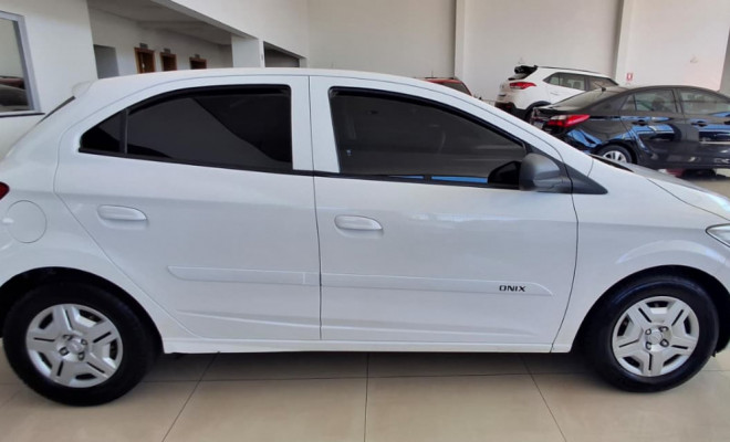 GM - Chevrolet ONIX HATCH Joy 1.0 8V Flex 5p Mec. 2017 Flex-5