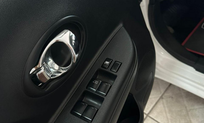 Nissan MARCH SV 1.6 16V Flex Fuel 2013 Flex-4