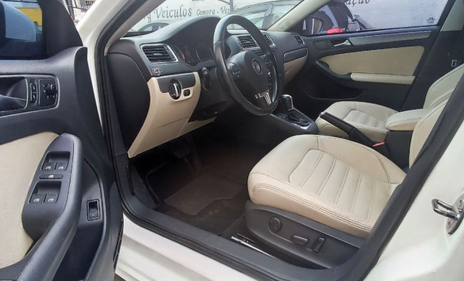 VW - VolksWagen JETTA Highline 2.0 TSI 16V 4p Tiptronic 2012 Flex-7