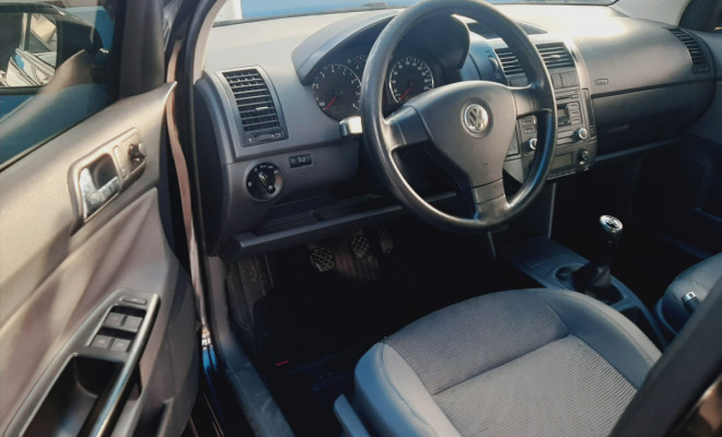 VW - VolksWagen Polo Sed./Sed. COMF. 2.0/2.0 Flex 8V 4p 2011 Flex-7