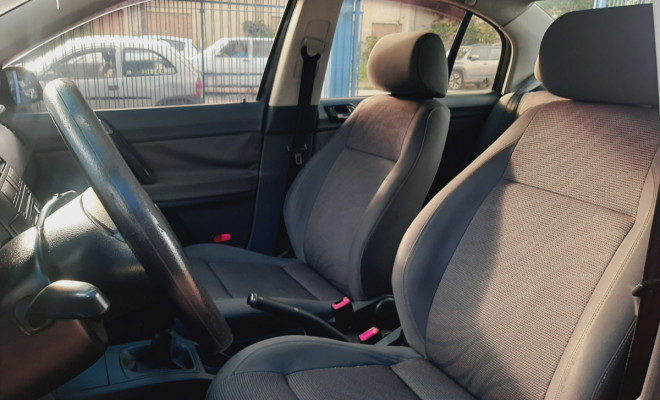 VW - VolksWagen Polo Sed./Sed. COMF. 2.0/2.0 Flex 8V 4p 2011 Flex-9