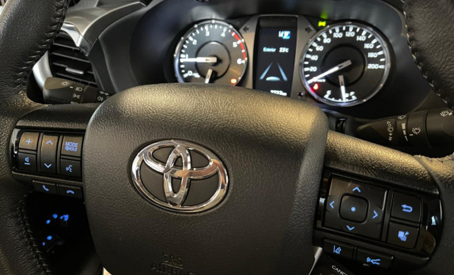 Toyota Hilux CD SRX 2.8 TDI 16V 4x4 Diesel Aut. 2024-8