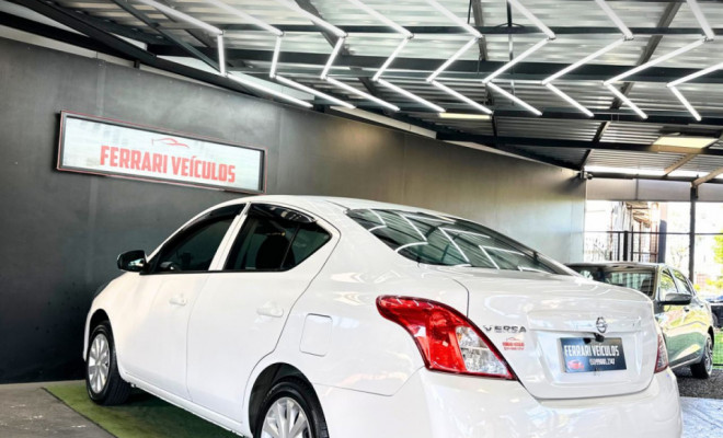 Nissan VERSA 1.0 12V FlexStart 4p Mec. 2017 Flex-6