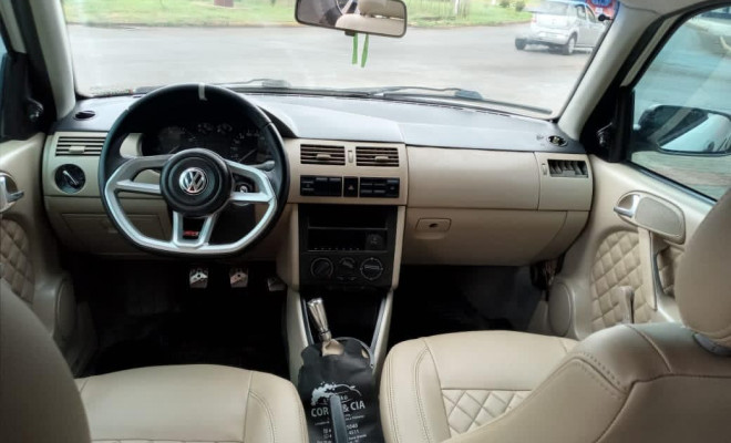VW - VolksWagen Gol 1.8 Mi 4p 2001 Gasolina-1