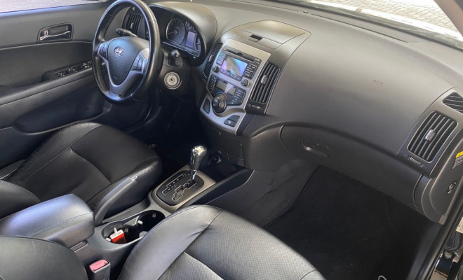 Hyundai i30 2.0 16V 145cv 5p Aut. 2011 Gasolina-11