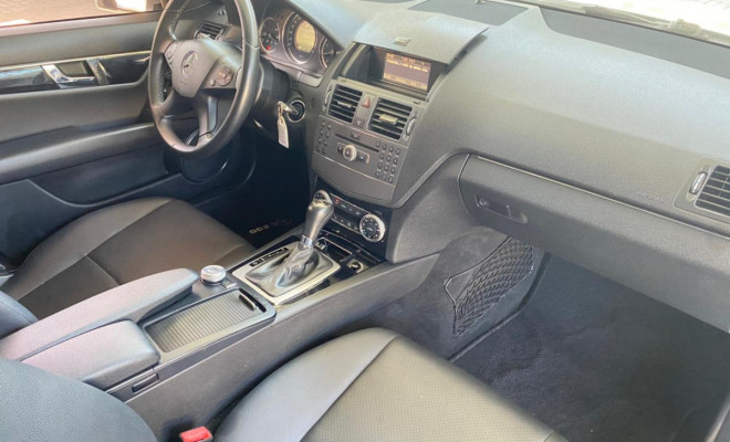 Mercedes-Benz C-200 Kompressor Classic 1.8 16V Aut. 2010 Gasolina-12