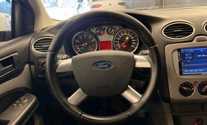 Ford Focus Sedan 1.6 Flex 8V/16V 4p Mec. 2011-4