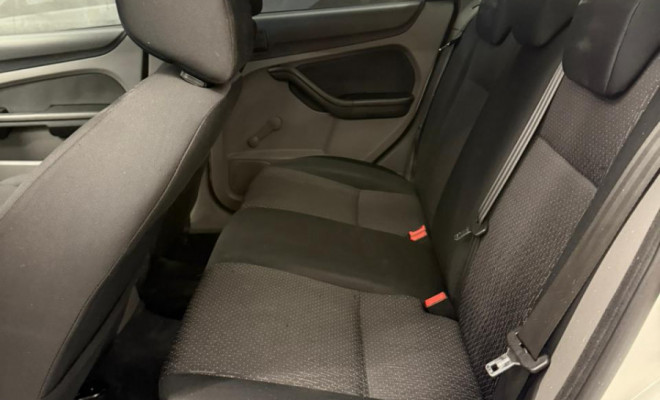 Ford Focus Sedan 1.6 Flex 8V/16V 4p Mec. 2011-11