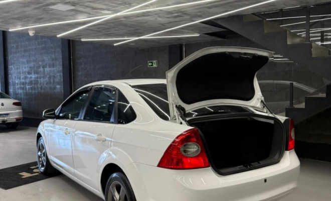 Ford Focus Sedan 1.6 Flex 8V/16V 4p Mec. 2011-5