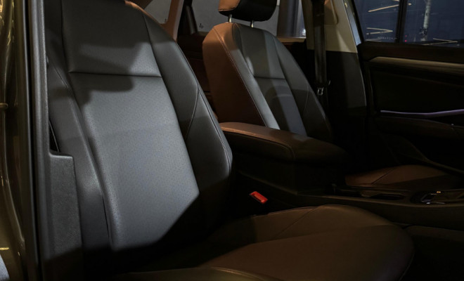 VW - VolksWagen JETTA Comfort. 250 TSI 1.4 Flex 16v Aut. 2020 Flex-21