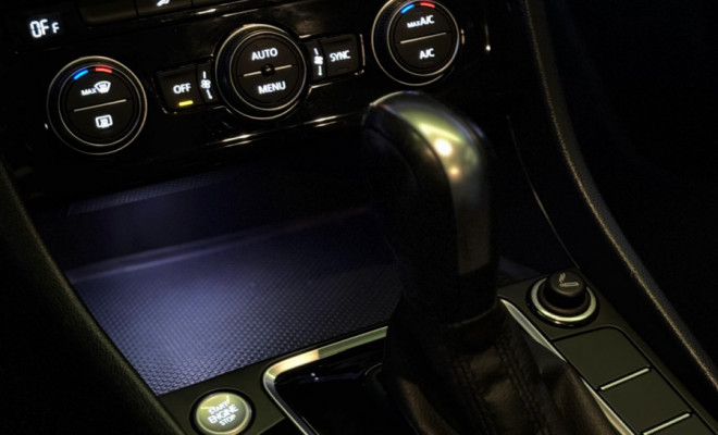 VW - VolksWagen JETTA Comfort. 250 TSI 1.4 Flex 16v Aut. 2020 Flex-17