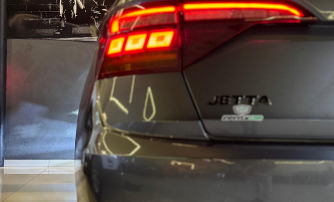 VW - VolksWagen JETTA Comfort. 250 TSI 1.4 Flex 16v Aut. 2020 Flex-8