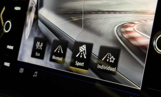 VW - VolksWagen JETTA Comfort. 250 TSI 1.4 Flex 16v Aut. 2020 Flex-19