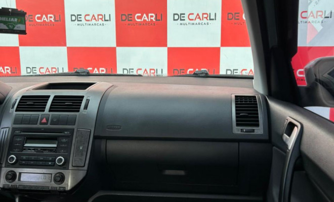 VW - VolksWagen Polo Sed./Sed. COMF. 2.0/2.0 Flex 8V 4p 2014 Flex-8