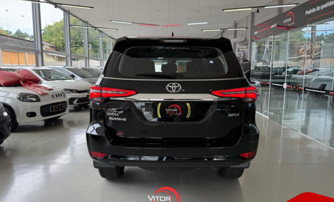 Toyota Hilux SW4 SRX 4x4 2.8 TDI 16V Dies. Aut. 2023 Diesel-13