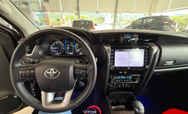 Toyota Hilux SW4 SRX 4x4 2.8 TDI 16V Dies. Aut. 2023 Diesel-10