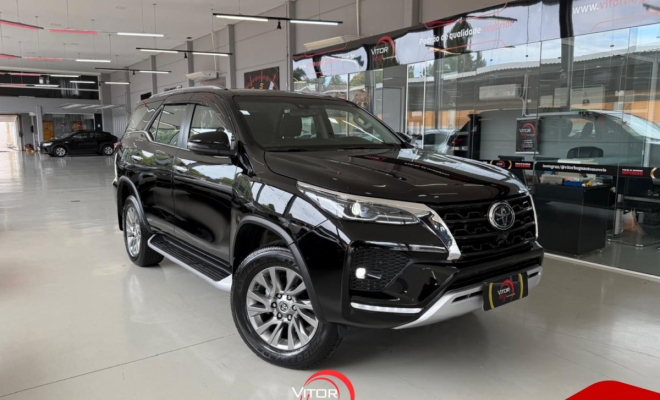 Toyota Hilux SW4 SRX 4x4 2.8 TDI 16V Dies. Aut. 2023 Diesel