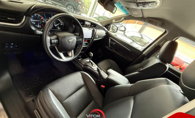 Toyota Hilux SW4 SRX 4x4 2.8 TDI 16V Dies. Aut. 2023 Diesel-6