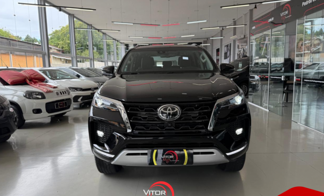 Toyota Hilux SW4 SRX 4x4 2.8 TDI 16V Dies. Aut. 2023 Diesel-15