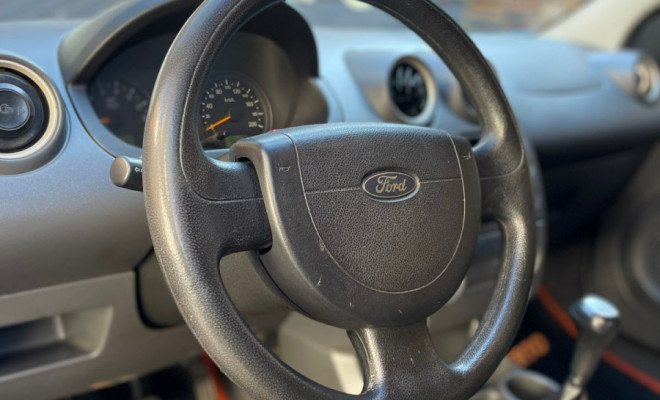 Ford Fiesta Street/ Action 1.0 8v 5p 2004 Gasolina-7