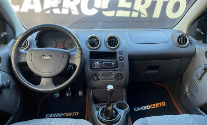 Ford Fiesta Street/ Action 1.0 8v 5p 2004 Gasolina-4