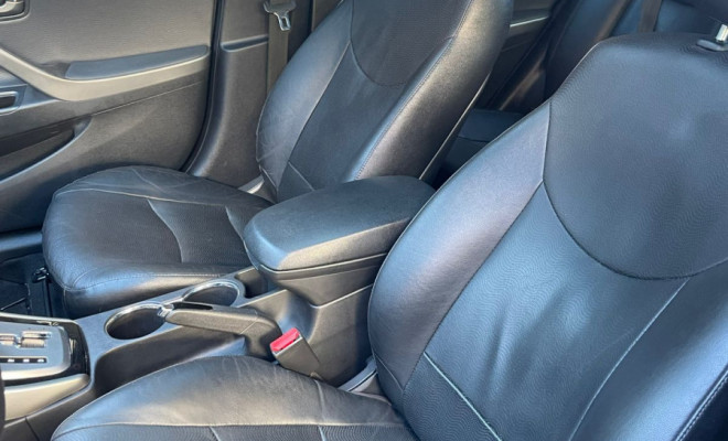 Hyundai Elantra GLS 2.0  Aut. 2014  Com Teto solar e Multimidia-6