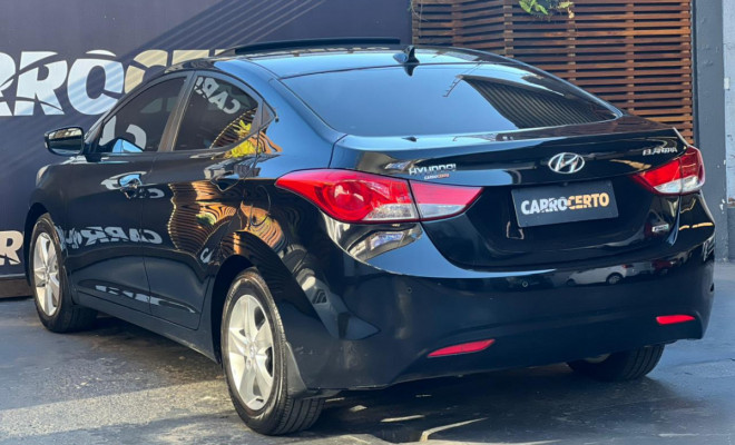 Hyundai Elantra GLS 2.0  Aut. 2014  Com Teto solar e Multimidia-3