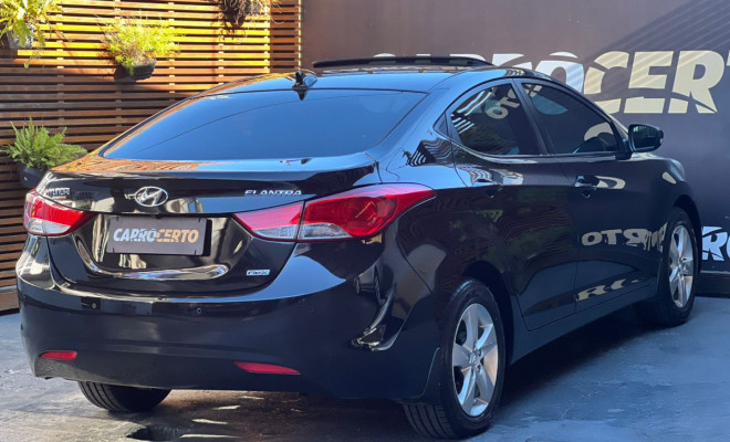Hyundai Elantra GLS 2.0  Aut. 2014  Com Teto solar e Multimidia-2