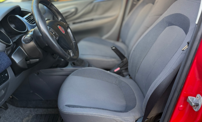 Fiat Punto ATTRACTIVE 1.4 Fire Flex 8V 5p 2013 Flex-8